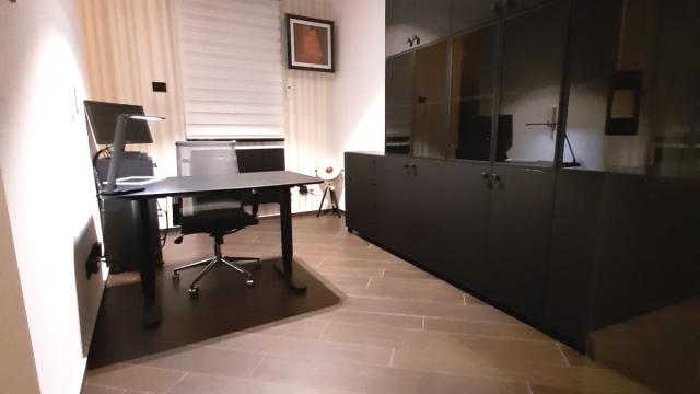 Stan, Troiposoban, Prodaja, 240m2, Laze Kostica