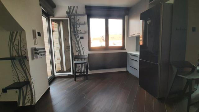 Stan, Troiposoban, Prodaja, 240m2, Laze Kostica