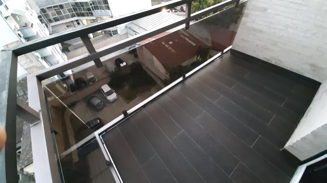 Stan, Troiposoban, Prodaja, 240m2, Laze Kostica