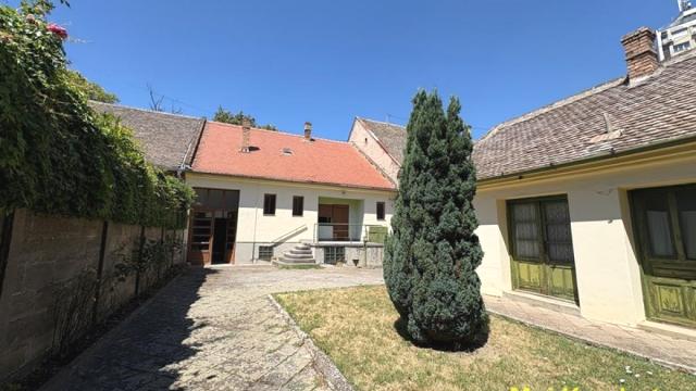 Kuća, Dvosoban, Izdavanje, 142m2, Centar, Gradska lokacija, Maksima Gorkog