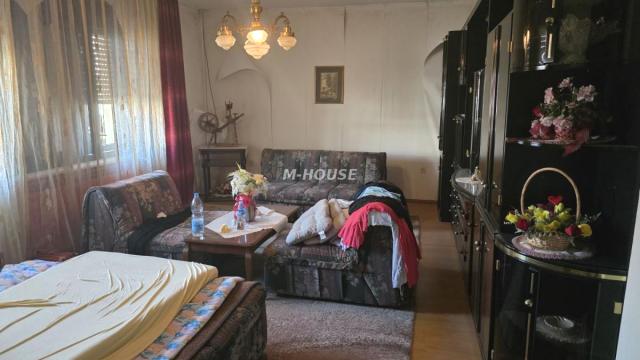 Kuća, četvorosoban, Prodaja, 125m2, Selenča, Gradska lokacija, Sombor