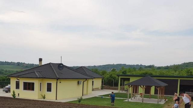 Kuća, Petosoban i veći, Prodaja, 170m2, Mali Popović, Sopot, Kragujevacki put