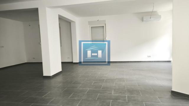 Stan, Izdavanje, 223m2, Centar, Gradska lokacija, Ćuprija
