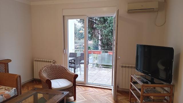 Stan, Dvosoban, Izdavanje, 70m2, Dedinje, Savski venac, Jezdiceva