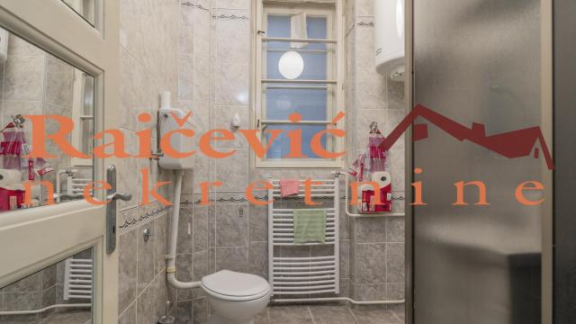 Stan, četvorosoban, Prodaja, 79m2, Cvetni trg, Vračar, Resavska
