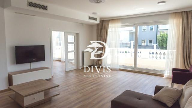 Kuća, Petosoban i veći, Izdavanje, 1400m2, Pivljanina Baja