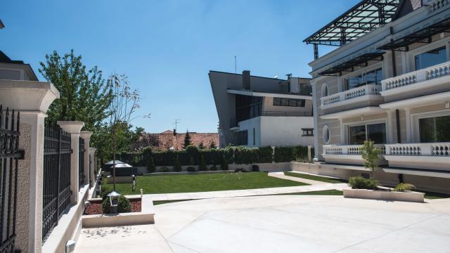 Kuća, Petosoban i veći, Izdavanje, 1400m2, Pivljanina Baja