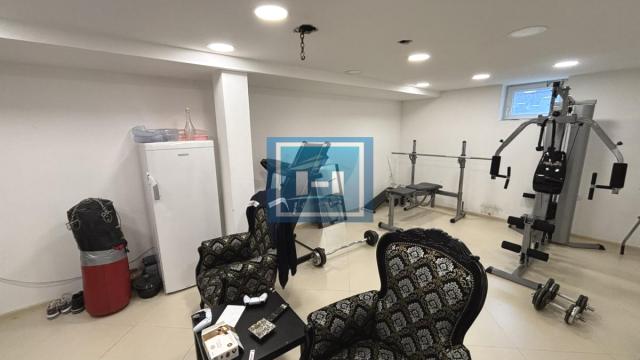 Stan, Petosoban, Prodaja, 180m2, Centar, Gradska lokacija, Paraćin