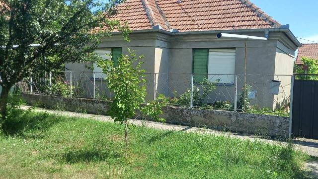 Kuća, Petosoban i veći, Prodaja, 116m2, Perlez, Okolno mesto, Perlez