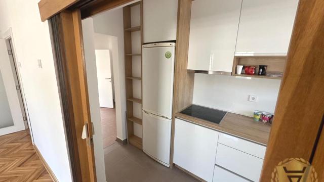 Kuća, Izdavanje, 204m2, Mali Mokri Lug, Zvezdara, Narodnog fronta