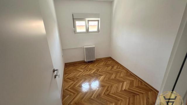 Kuća, Izdavanje, 204m2, Mali Mokri Lug, Zvezdara, Narodnog fronta