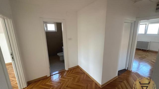 Kuća, Izdavanje, 204m2, Mali Mokri Lug, Zvezdara, Narodnog fronta