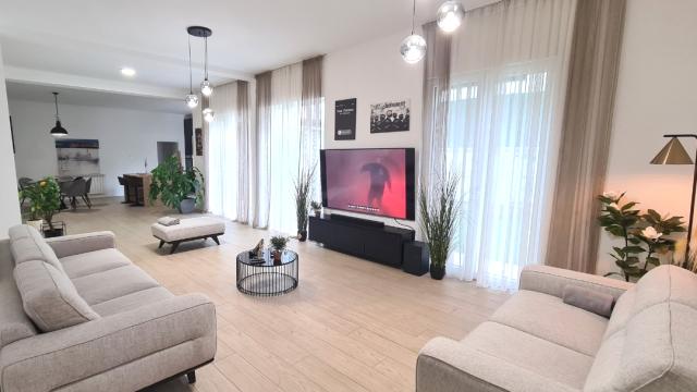 Stan, Petosoban i veći, Prodaja, 220m2, Velisava Vulovića
