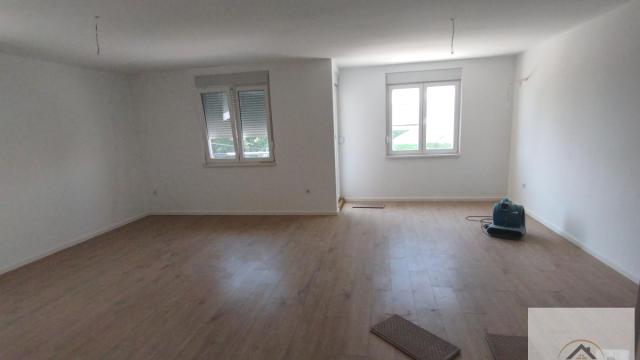 Stan, četvorosoban, Prodaja, 101m2, Veternik, Novi Sad, Novi Sad