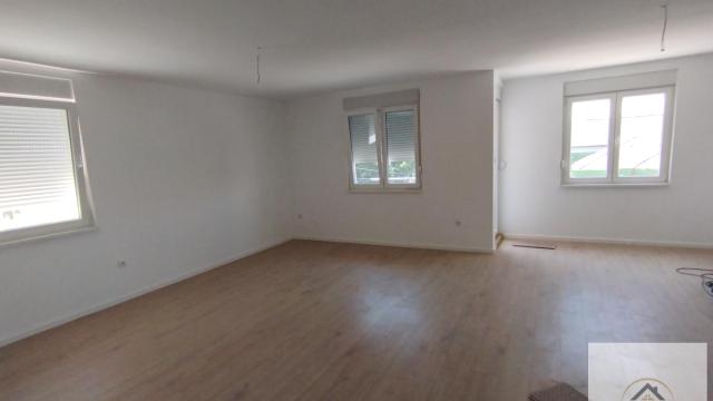 Stan, četvorosoban, Prodaja, 101m2, Veternik, Novi Sad, Novi Sad