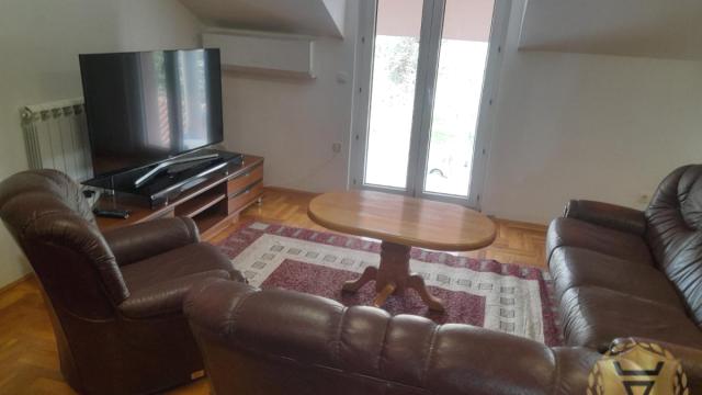 Stan, četvorosoban, Izdavanje, 104m2, Cvetkova pijaca, Zvezdara, Vojvode Dovezenskog