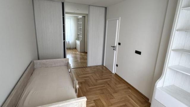 Stan, Troiposoban, Izdavanje, 95m2, Crveni krst, Vračar, Branka Krsmanovića