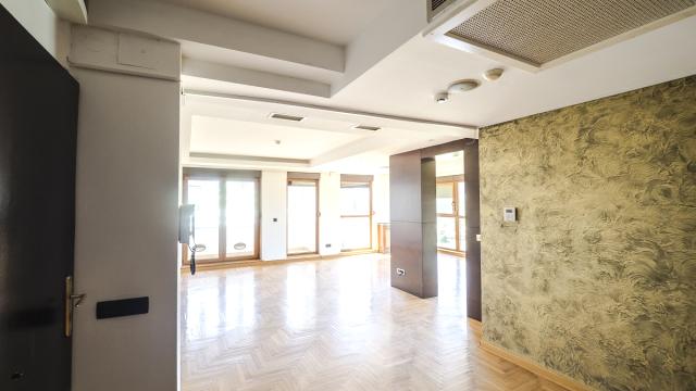 Stan, Petosoban i veći, Izdavanje, 174m2, Španskih boraca