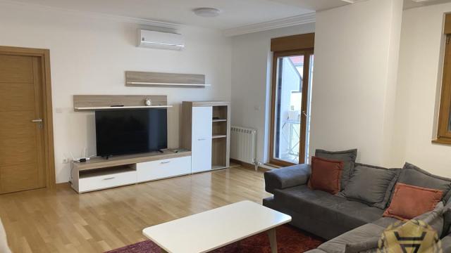 Stan, četvorosoban, Izdavanje, 110m2, Hram svetog Save, Vračar, Podgorička
