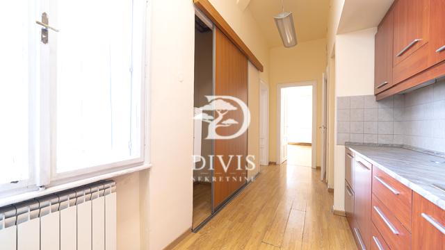 Poslovni prostor, Petosoban, Izdavanje, 255m2, Njegoševa