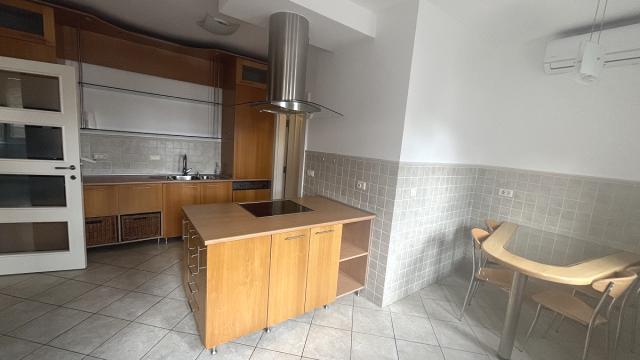 Stan, Trosoban, Izdavanje, 203m2, Patrijarha Varnave