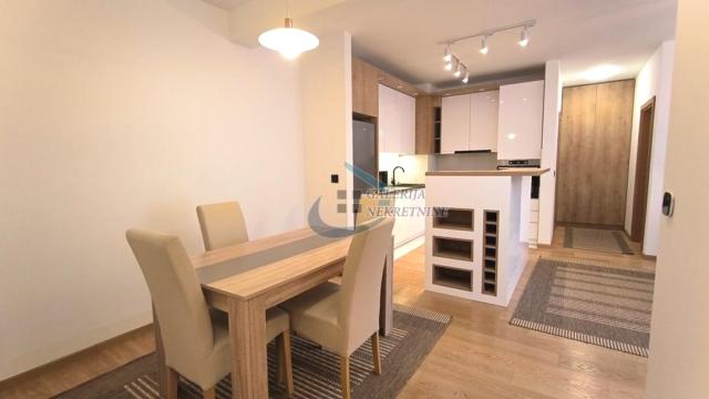 Stan, četvorosoban, Izdavanje, 102m2, Crveni krst, Vračar, Gročanska