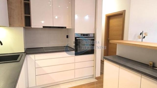 Stan, četvorosoban, Izdavanje, 102m2, Crveni krst, Vračar, Gročanska