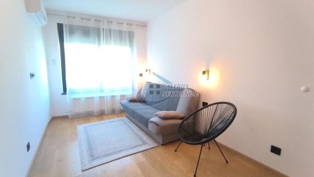 Stan, četvorosoban, Izdavanje, 102m2, Crveni krst, Vračar, Gročanska
