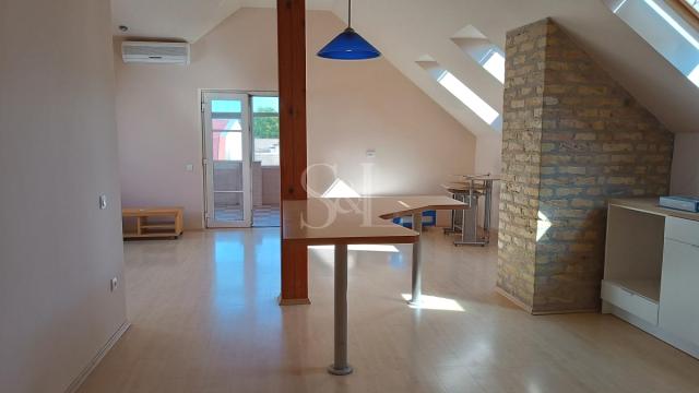 Poslovni prostor, Prodaja, 659m2, Centar, Gradska lokacija, Sombor