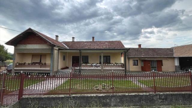 Kuća, Petosoban i veći, Prodaja, 130m2, Aleksandrovac, Okolno mesto, Srpskih junaka
