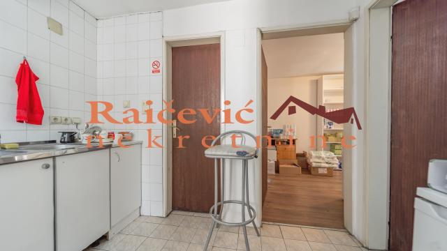 Poslovni prostor, Trosoban, Izdavanje, 72m2, Voždovac, Vojvode Stepe