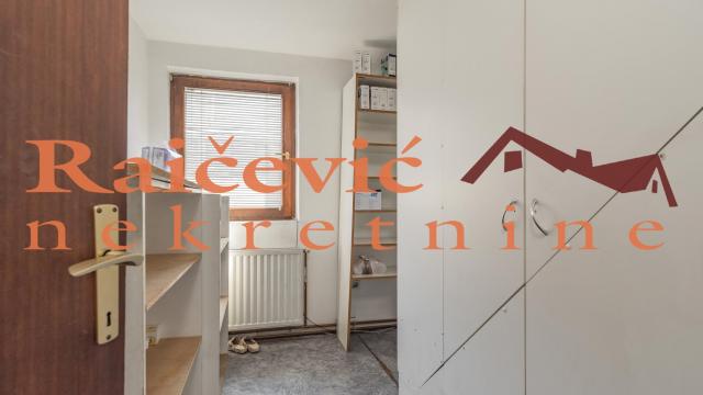 Poslovni prostor, Trosoban, Izdavanje, 72m2, Voždovac, Vojvode Stepe