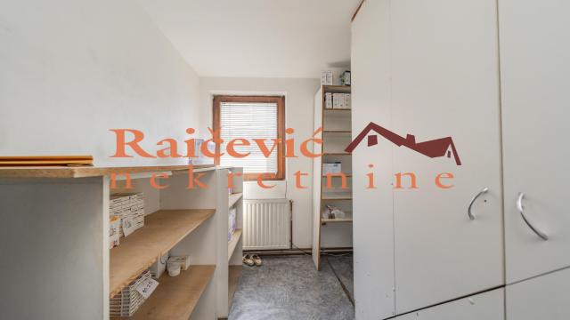 Poslovni prostor, Trosoban, Izdavanje, 72m2, Voždovac, Vojvode Stepe