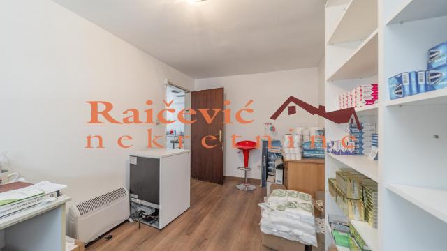 Poslovni prostor, Trosoban, Izdavanje, 72m2, Voždovac, Vojvode Stepe
