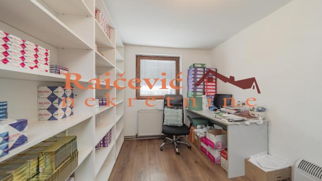 Poslovni prostor, Trosoban, Izdavanje, 72m2, Voždovac, Vojvode Stepe