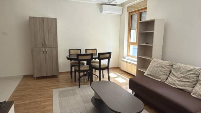 Stan, Dvosoban, Izdavanje, 39m2, Mome Kapora
