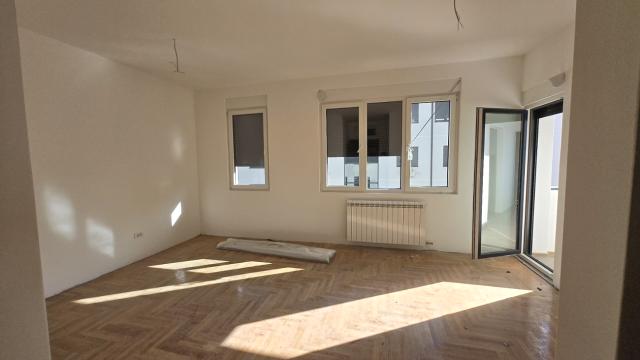 Stan, Troiposoban, Prodaja, 80m2, Metohijska