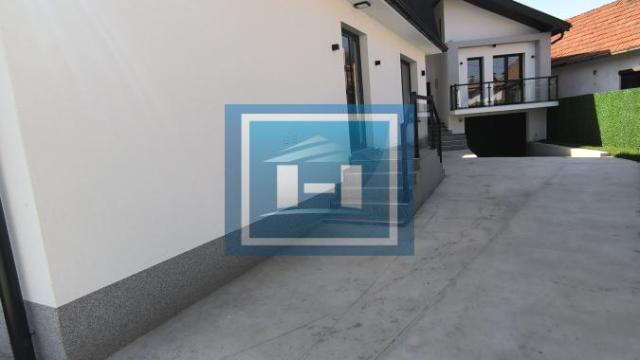 Kuća, četvorosoban, Prodaja, 350m2, Centar, Gradska lokacija, Ćuprija
