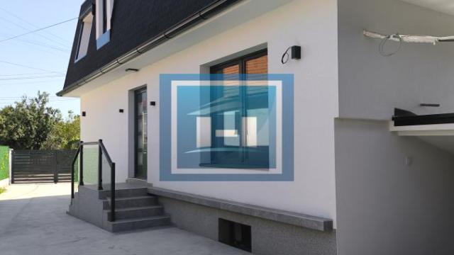 Kuća, četvorosoban, Prodaja, 350m2, Centar, Gradska lokacija, Ćuprija
