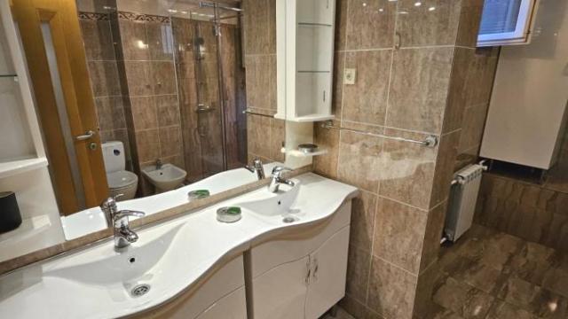 Stan, Trosoban, Izdavanje, 80m2, Dorćol, Stari grad, Pjarona de Mondezira