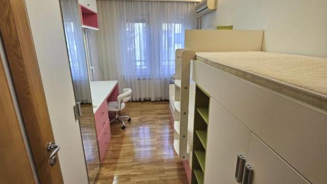 Stan, Trosoban, Izdavanje, 80m2, Dorćol, Stari grad, Pjarona de Mondezira