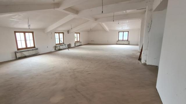 Poslovni prostor, Izdavanje, 300m2, Centar, Gradska lokacija, Paraćin