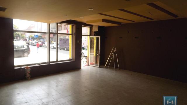 Poslovni prostor, Izdavanje, 210m2, Centar, Gradska lokacija, Paraćin