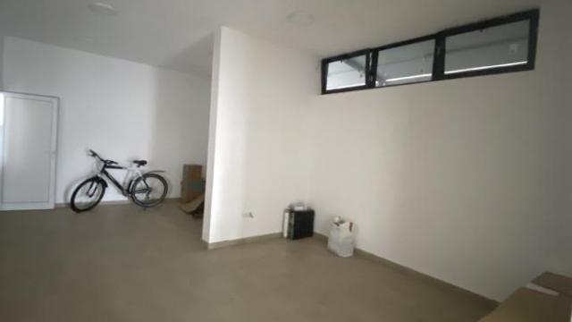 Poslovni prostor, Izdavanje, 180m2, Vašarište, Gradska lokacija, Jagodina