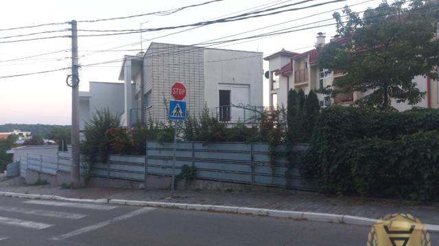 Kuća, Petosoban, Izdavanje, 350m2, Dedinje, Savski venac, Miće Orlovića