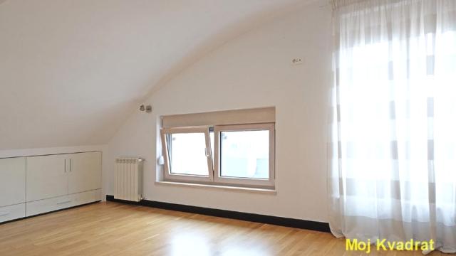 Stan, četvorosoban, Prodaja, 130m2, Hram svetog Save, Vračar, Hadži Melentijeva