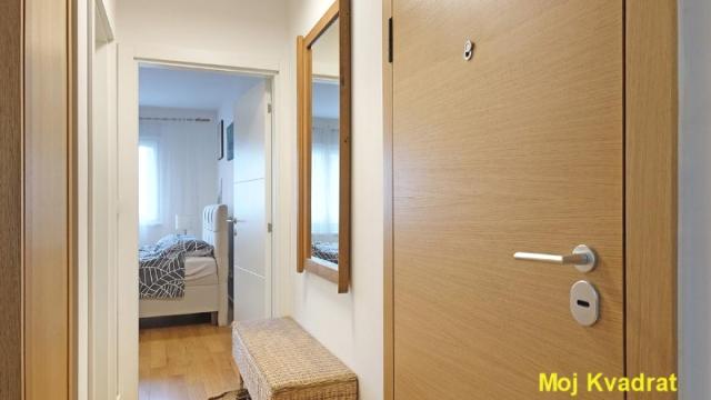 Stan, Dvosoban, Prodaja, 57m2, Gornji grad, Zemun, Cara Dušana