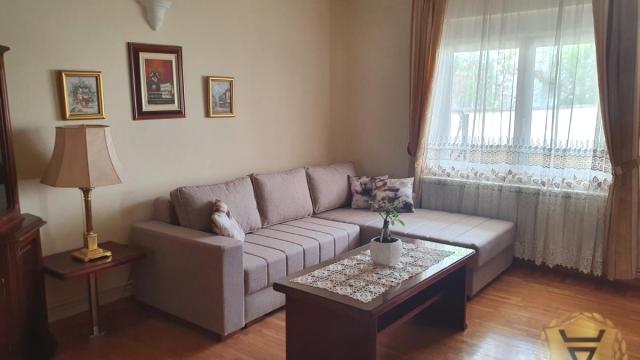 Kuća, Trosoban, Izdavanje, 150m2, Zemun, Džordža Vašingtona