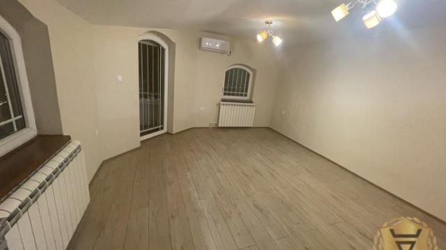 Kuća, Trosoban, Izdavanje, 120m2, Slavujev venac, Zvezdara, Milana Vukosa