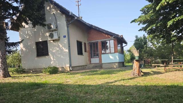 Kuća, Dvoiposoban, Prodaja, 72m2, Krušedol, Okolno mesto, Nikole Tesle